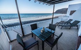Tito'S Beach House